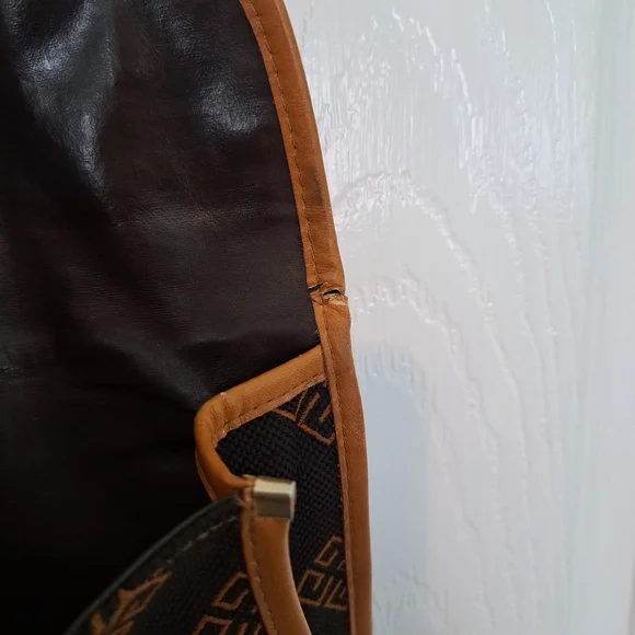 Sac Givenchy Vintage Signature Pattern Shoulder Bag. - Picture 10 of 11